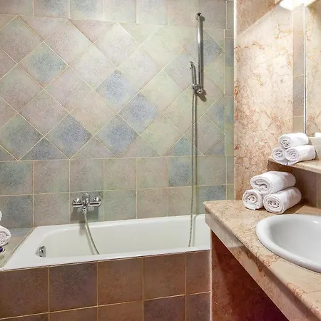 1 Bedroom Amazing In דירה אורוסיי